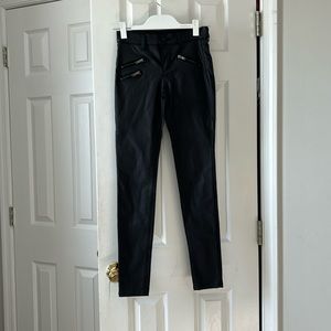 super cute skinny pants does have a few scratches
